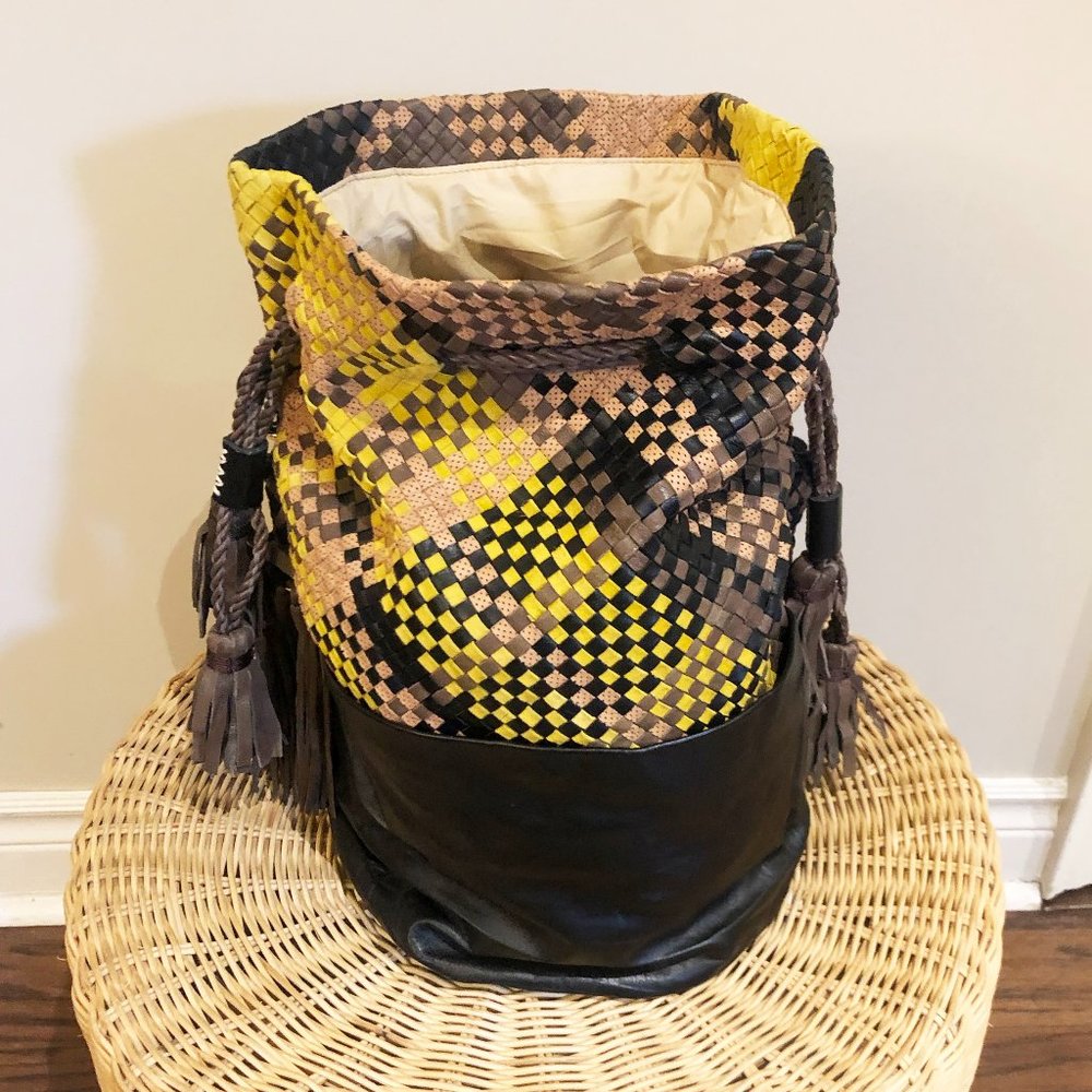 🌟Host Pick!🌟 Rabeanco Woven Leather Bucket Bag - Picture 9 of 15